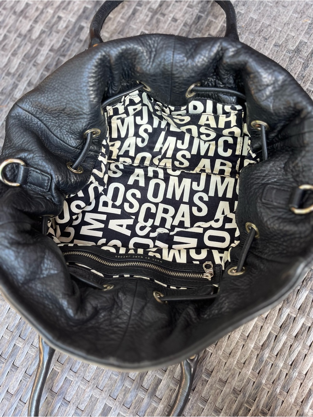Marc By Marc Jacobs Black Leather Shoulder Bag & Gold Hardware in Awesome Shape - Picture 7 of 13
